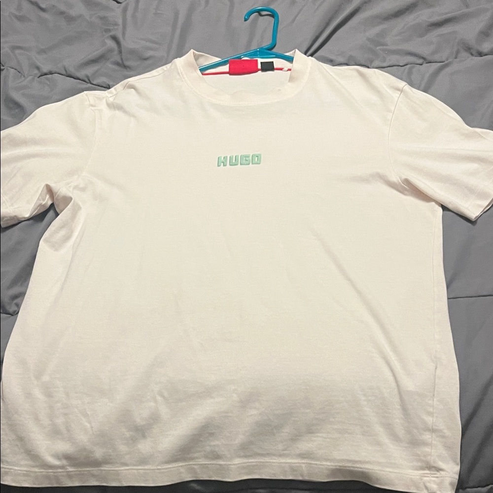 HUGO Men's Cream T-Shirt with Logo